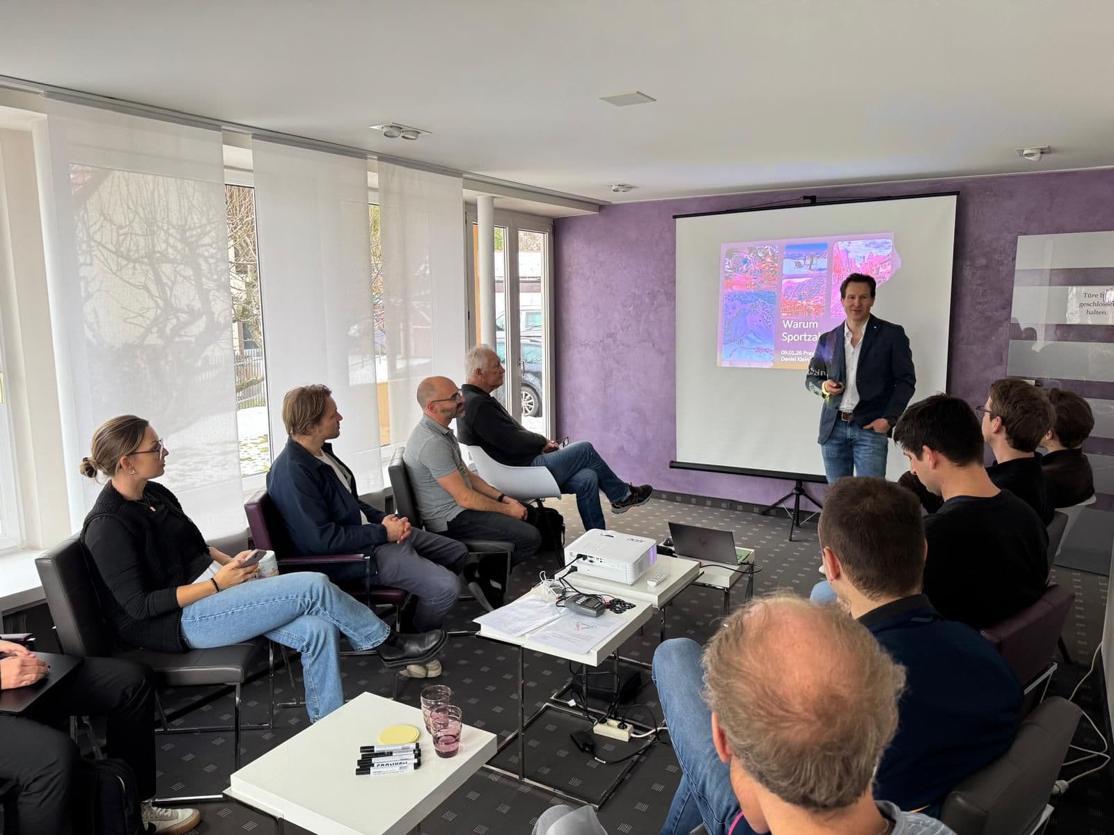 Teilnehmende Zahnärztinnen und Zahnärzte der DGSZM beim Sportzahnmedizin-Workshop in Füssen im Allgäu während einer praxisnahen Fortbildungseinheit
